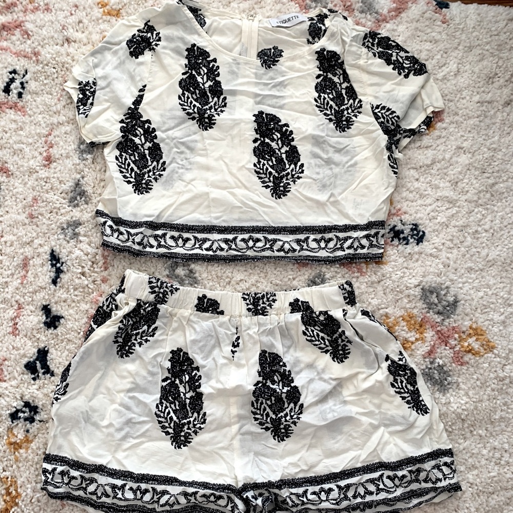 Two piece set - Picture 2 of 4